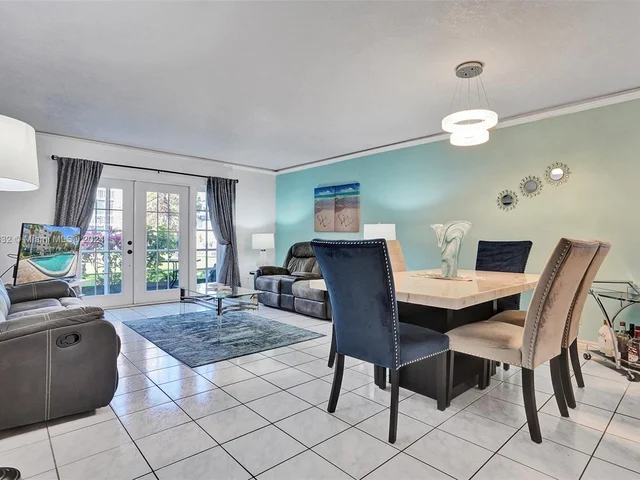 219 NE 14th Ave # 107, Hallandale Beach FL 33009