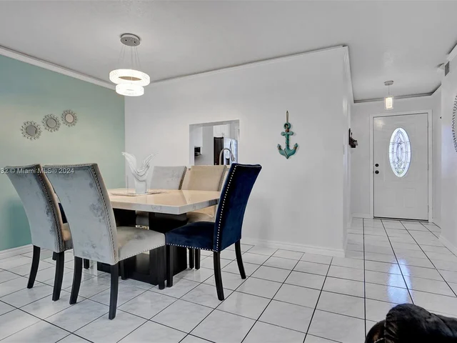 219 NE 14th Ave # 107, Hallandale Beach FL 33009