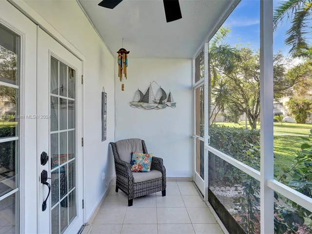 219 NE 14th Ave # 107, Hallandale Beach FL 33009