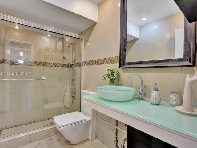 219 NE 14th Ave # 107, Hallandale Beach FL 33009