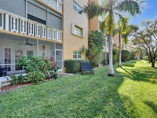 219 NE 14th Ave # 107, Hallandale Beach FL 33009