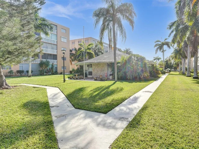 219 NE 14th Ave # 107, Hallandale Beach FL 33009