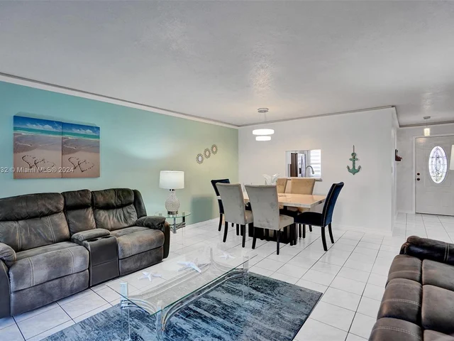 219 NE 14th Ave # 107, Hallandale Beach FL 33009