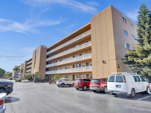 219 NE 14th Ave # 107, Hallandale Beach FL 33009
