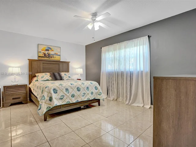 219 NE 14th Ave # 107, Hallandale Beach FL 33009