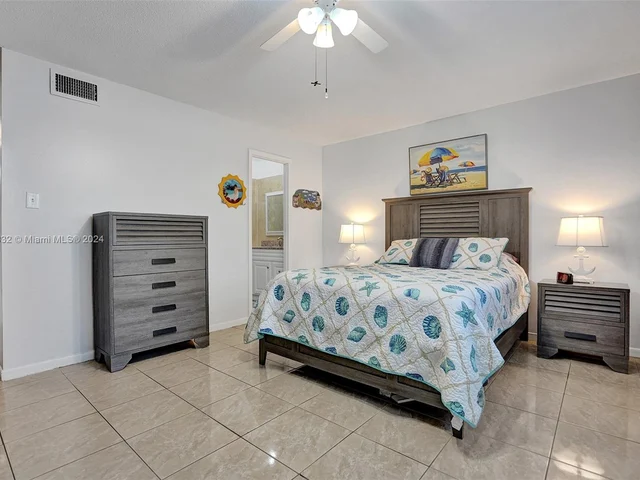 219 NE 14th Ave # 107, Hallandale Beach FL 33009