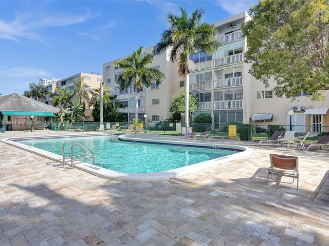 219 NE 14th Ave # 107, Hallandale Beach FL 33009