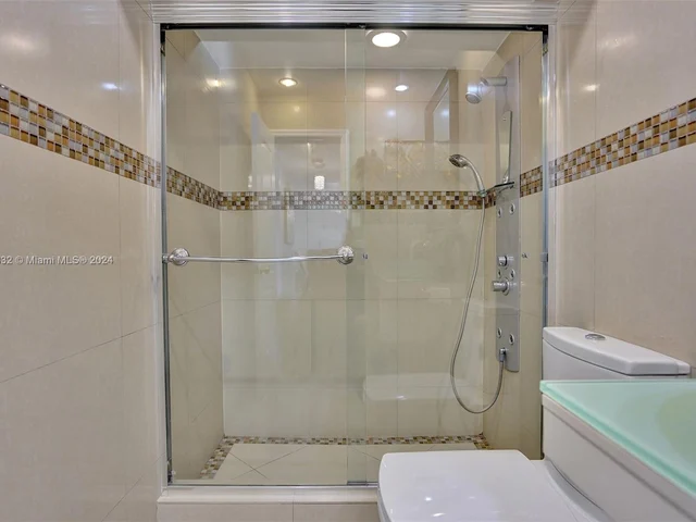 219 NE 14th Ave # 107, Hallandale Beach FL 33009