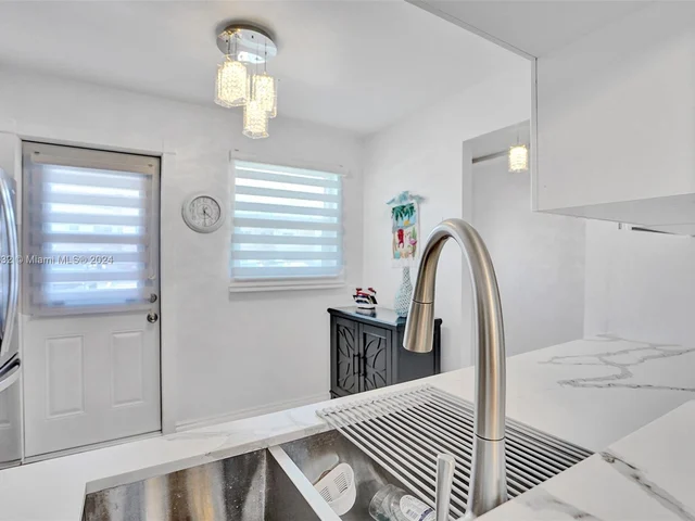 219 NE 14th Ave # 107, Hallandale Beach FL 33009