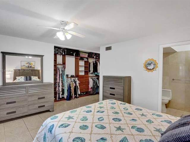 219 NE 14th Ave # 107, Hallandale Beach FL 33009