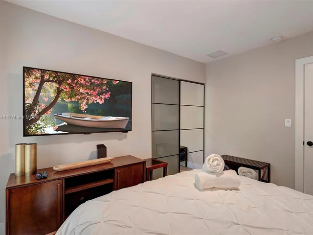 918 NW 10th Ct, Miami FL 33136