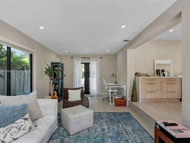 918 NW 10th Ct, Miami FL 33136