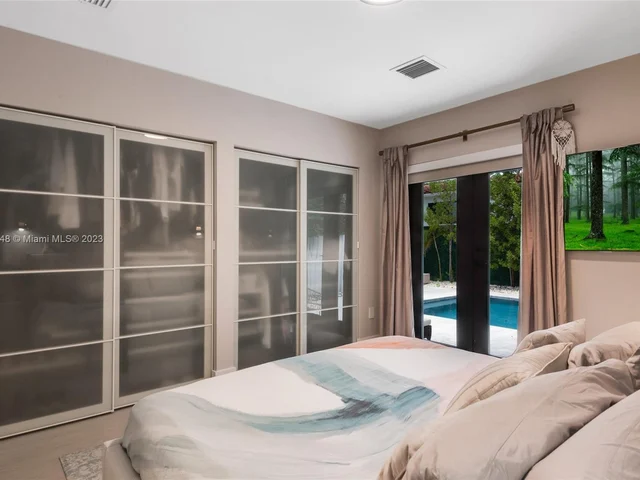 918 NW 10th Ct, Miami FL 33136