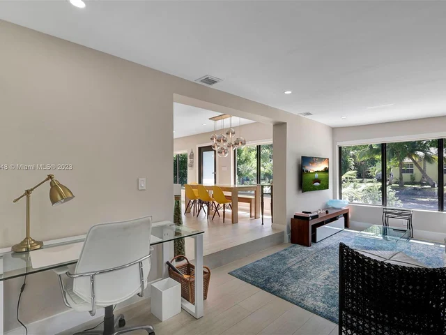 918 NW 10th Ct, Miami FL 33136