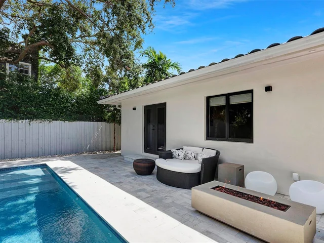 918 NW 10th Ct, Miami FL 33136