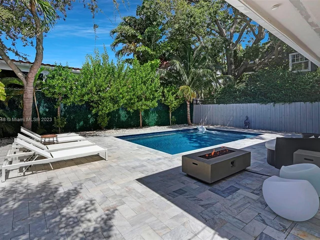 918 NW 10th Ct, Miami FL 33136