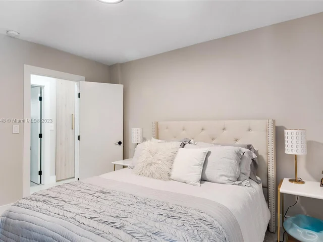 918 NW 10th Ct, Miami FL 33136