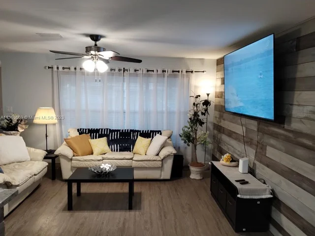 3039 Grant St, Hollywood FL 33021