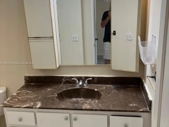 2801 NE 183rd St # 305W, Aventura FL 33160