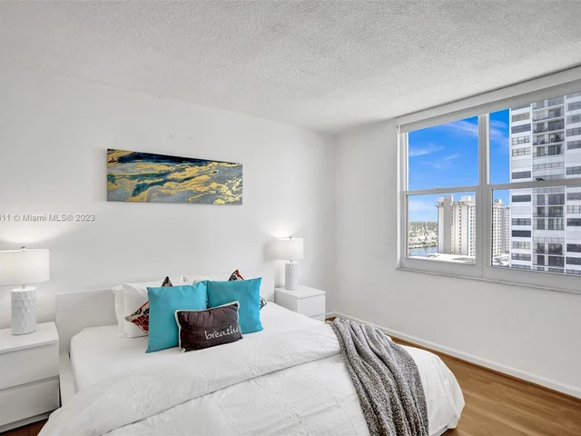 2501 S Ocean Dr, Hollywood FL 33019