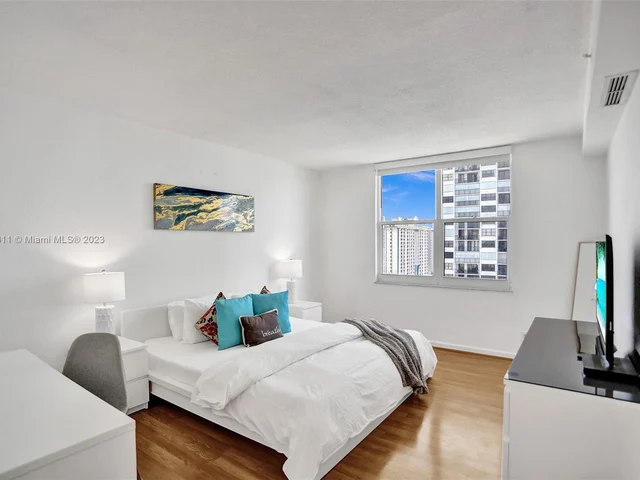 2501 S Ocean Dr, Hollywood FL 33019