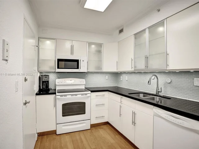 2501 S Ocean Dr, Hollywood FL 33019