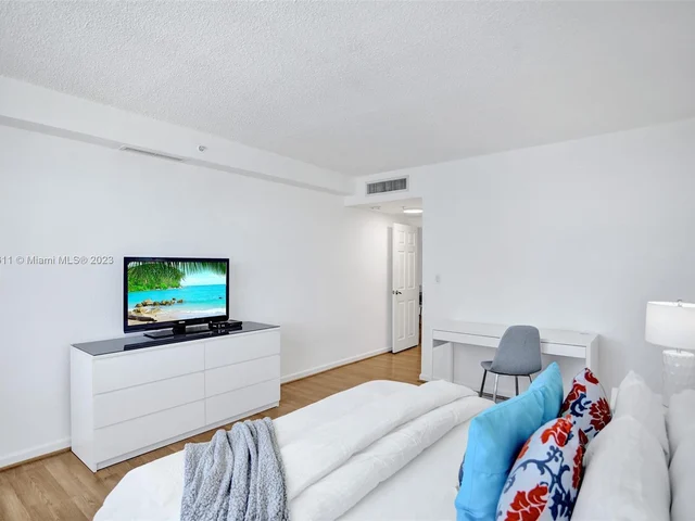 2501 S Ocean Dr, Hollywood FL 33019