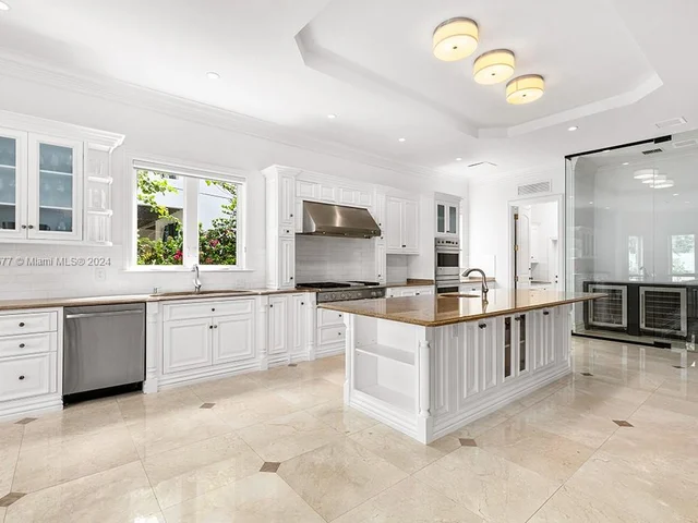 7701 Miami View Dr, North Bay Village FL 33141