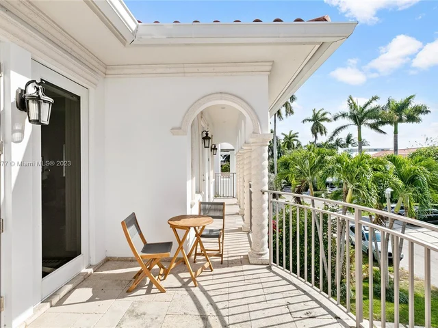 7701 Miami View Dr, North Bay Village FL 33141