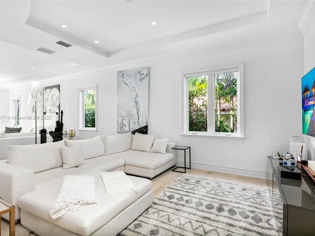 7701 Miami View Dr, North Bay Village FL 33141