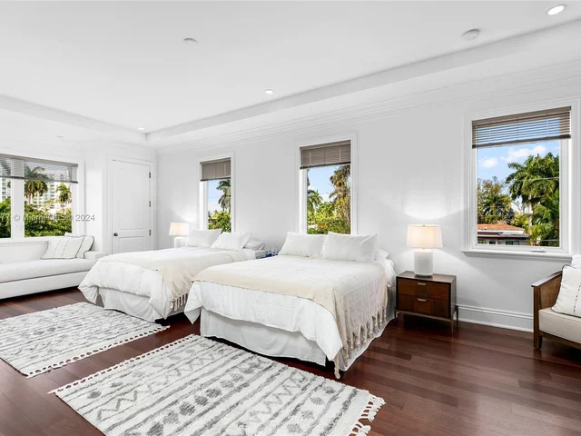 7701 Miami View Dr, North Bay Village FL 33141