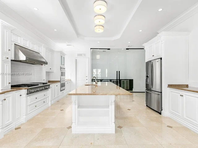 7701 Miami View Dr, North Bay Village FL 33141