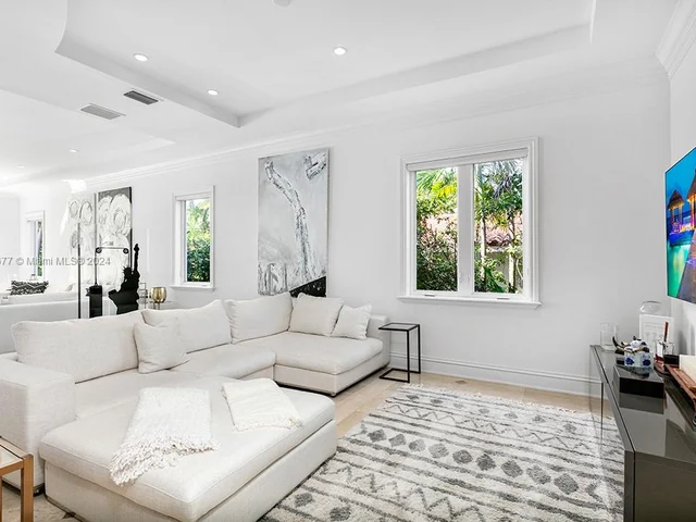 7701 Miami View Dr, North Bay Village FL 33141