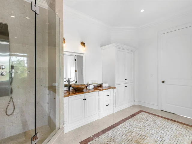 7701 Miami View Dr, North Bay Village FL 33141