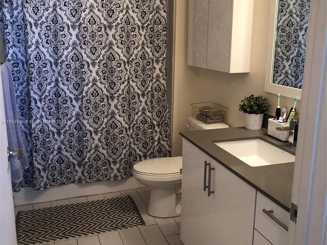 999 SW 1st Ave # 2801, Miami FL 33130