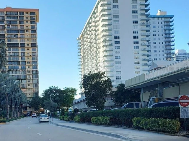301 174th St # 1406, Sunny Isles Beach FL 33160