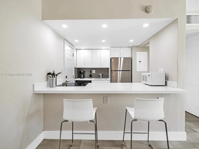 290 Sunrise Dr # L, Key Biscayne FL 33149