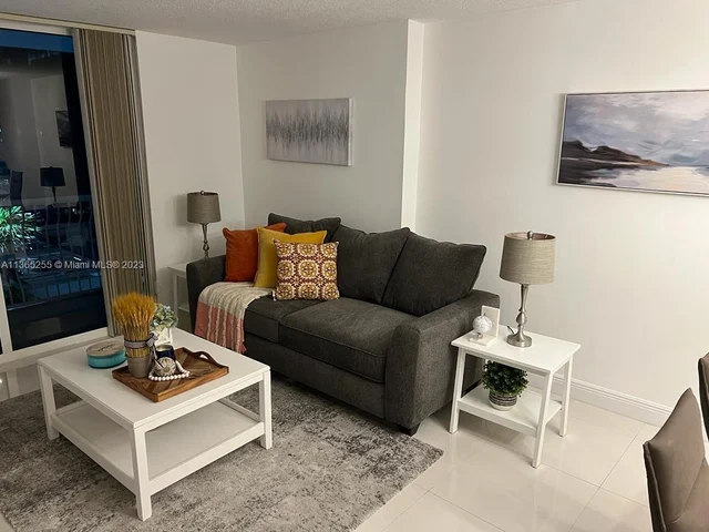 1200 Brickell Bay Dr # 1521, Miami FL 33131