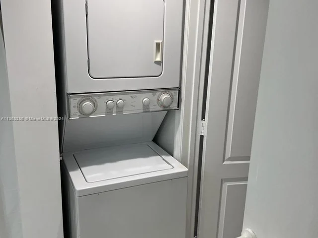 1200 Brickell Bay Dr # 1521, Miami FL 33131