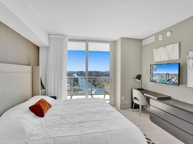 4010 S Ocean Dr # R1108, Hollywood FL 33019