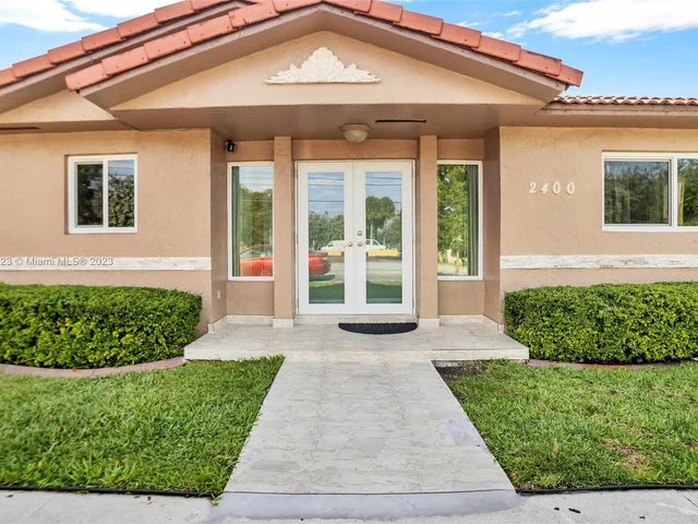 2400 W 70th PLACE, Hialeah FL 33016