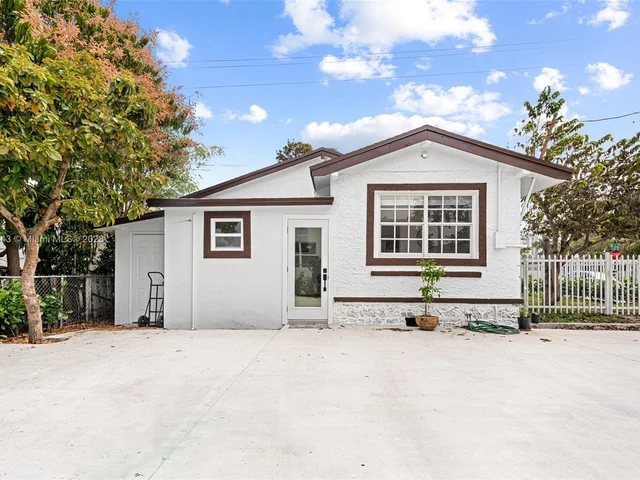 3902 NW 3rd Ave # 3902, Miami FL 33127