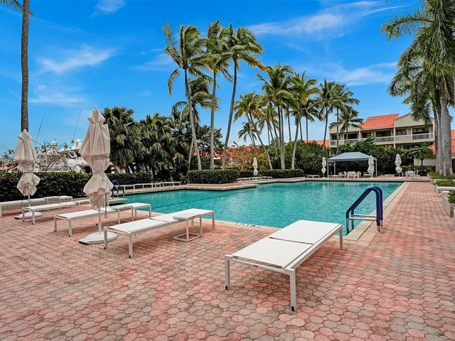 3610 Yacht Club Dr # 1214, Aventura FL 33180