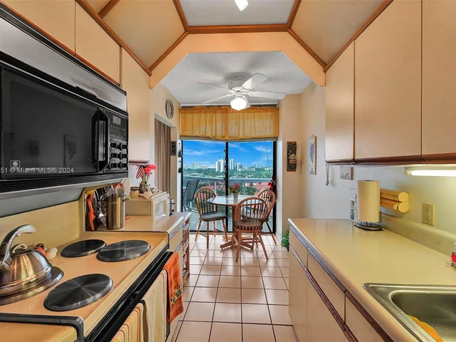 3610 Yacht Club Dr # 1214, Aventura FL 33180