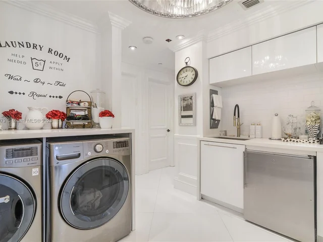 1000 W Island Blvd, Aventura FL 33160