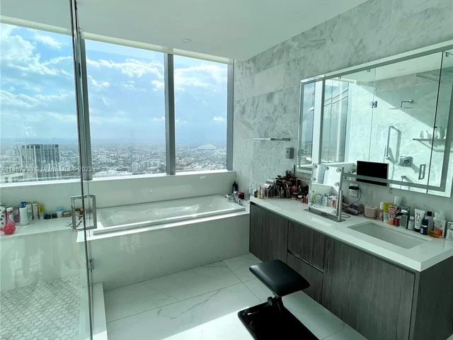 851 NE 1st Ave # 4702, Miami FL 33132