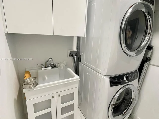 851 NE 1st Ave # 4702, Miami FL 33132