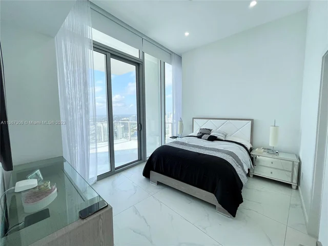 851 NE 1st Ave # 4702, Miami FL 33132