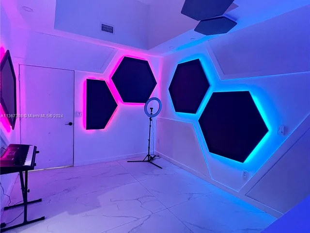 851 NE 1st Ave # 4702, Miami FL 33132