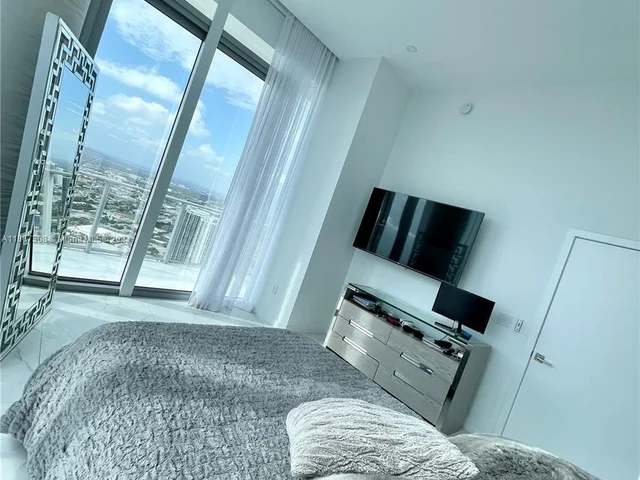 851 NE 1st Ave # 4702, Miami FL 33132